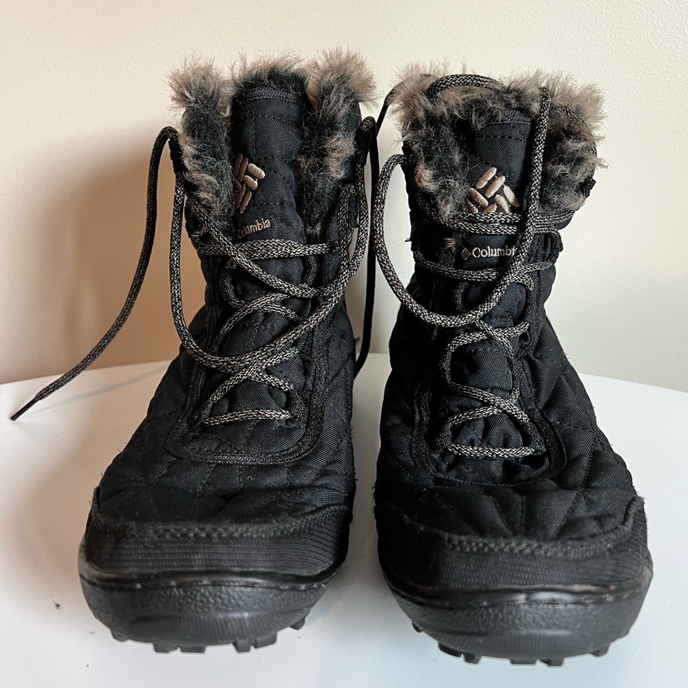 Boots with the fuuur! Columbia Minx Boots. EUC!